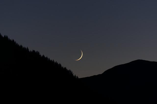 Moonrise Crescent
