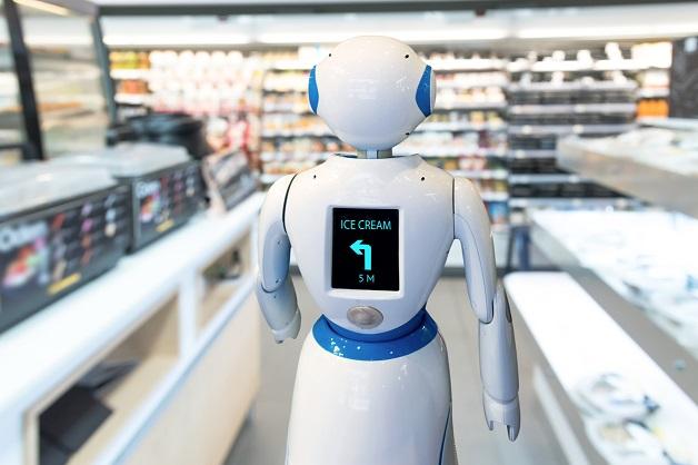 robot guide shopper1.jpg